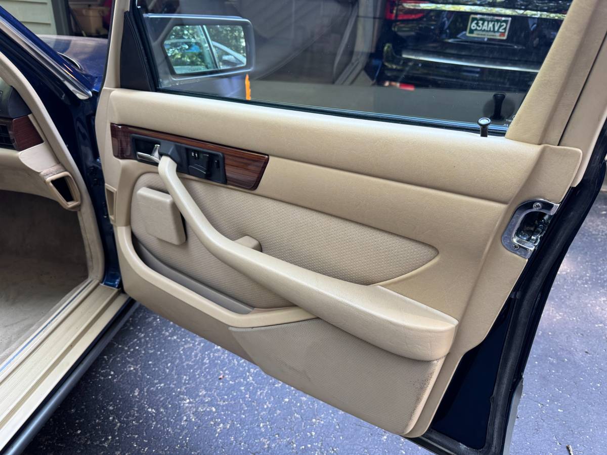 Mercedes-benz-s-class-1988-12