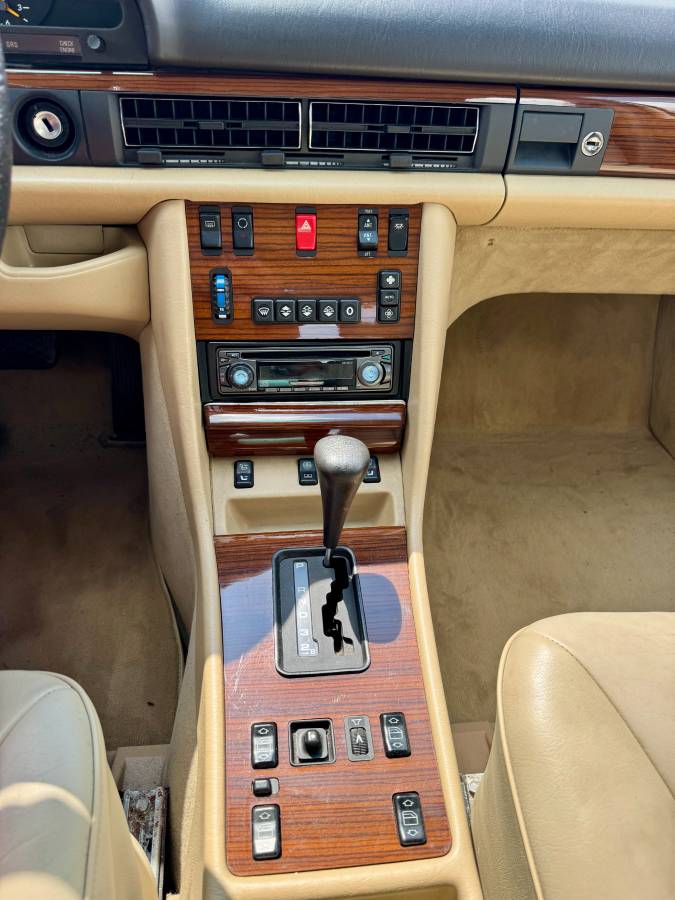 Mercedes-benz-s-class-1988-21