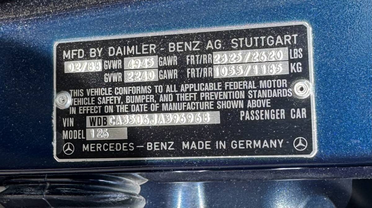 Mercedes-benz-s-class-1988-3