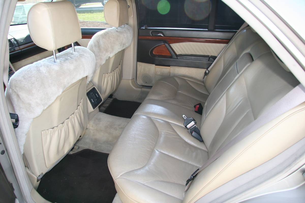 Mercedes-benz-s-class-1993-3