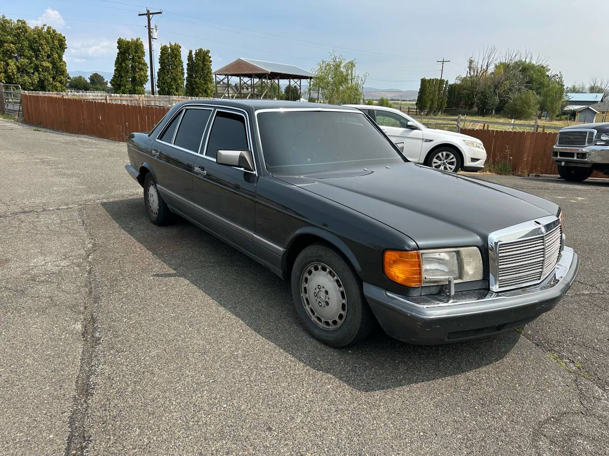 Mercedes-benz-s-class-diesel-1990-black-2