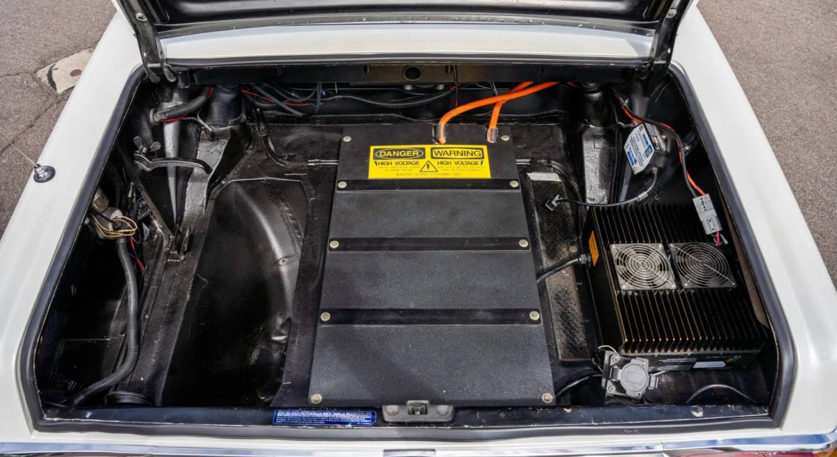 Mercedes-benz-sl230-electric-1964-white-6