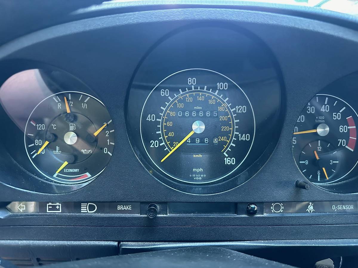 Mercedes-benz-sl380-1984-grey-20