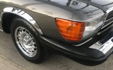 Mercedes-benz-sl380-1984-grey-22