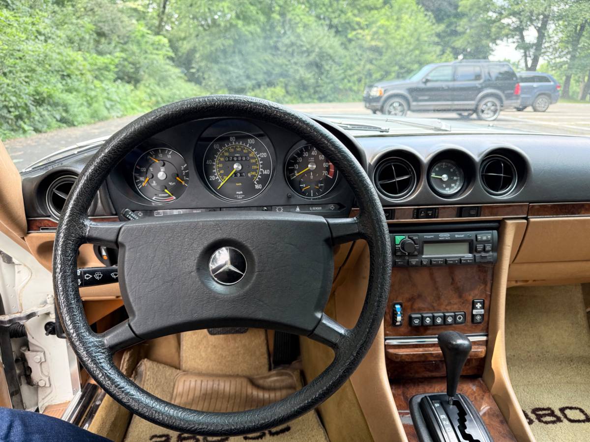 Mercedes-benz-sl380-1984-white-10