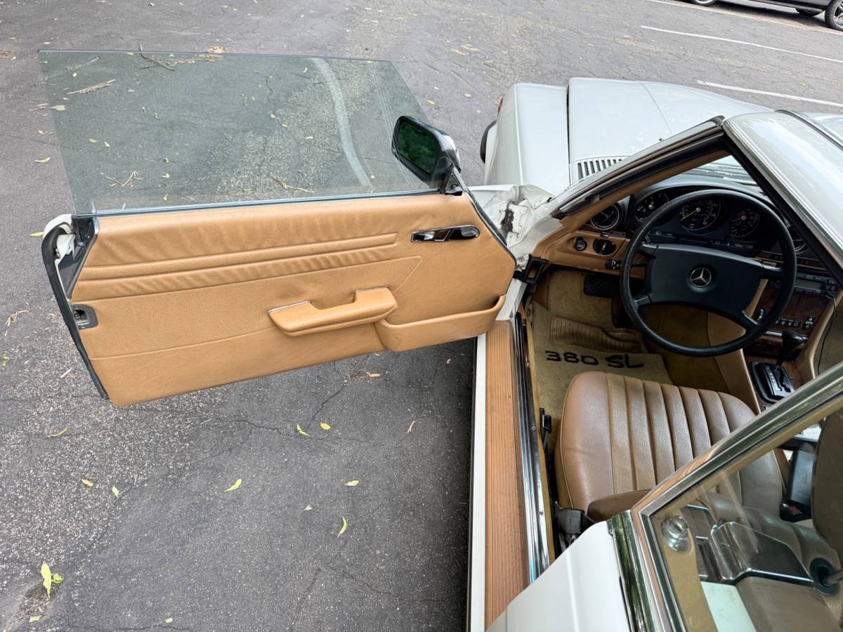 Mercedes-benz-sl380-1984-white-14