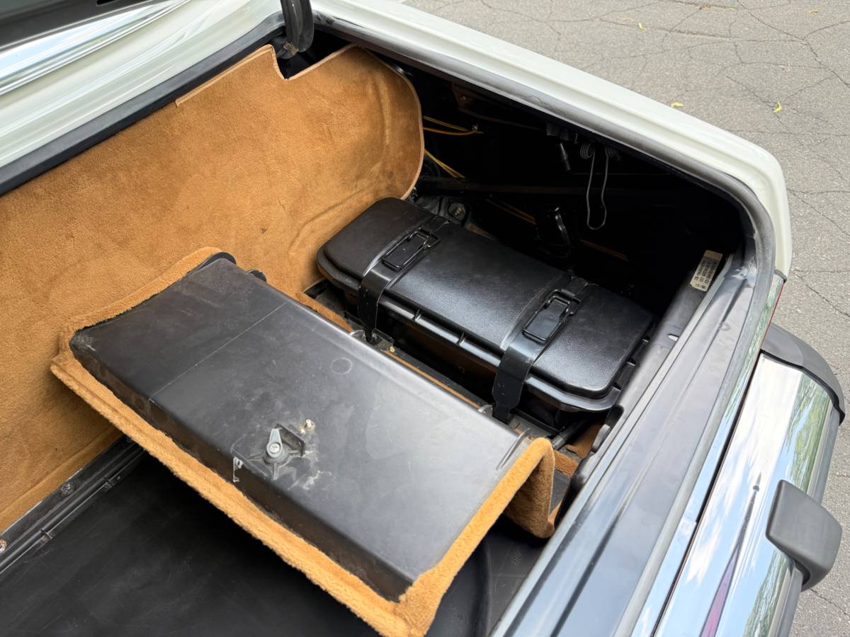 Mercedes-benz-sl380-1984-white-18