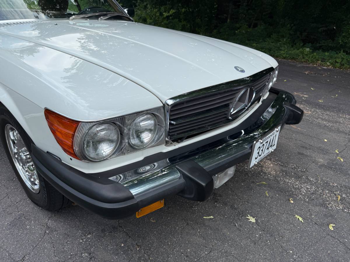 Mercedes-benz-sl380-1984-white-21