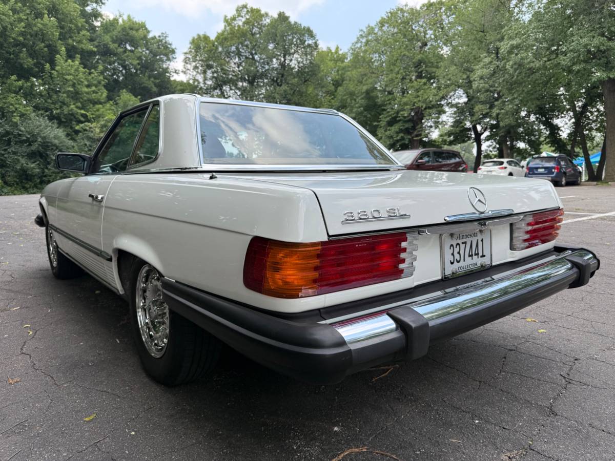 Mercedes-benz-sl380-1984-white-22