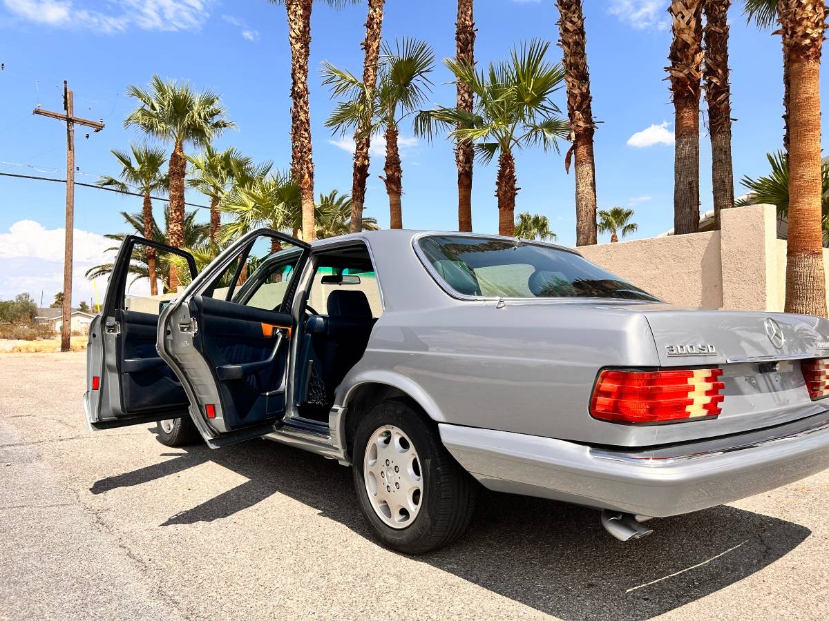 Mercedes-benz-w126-diesel-1983-silver-7