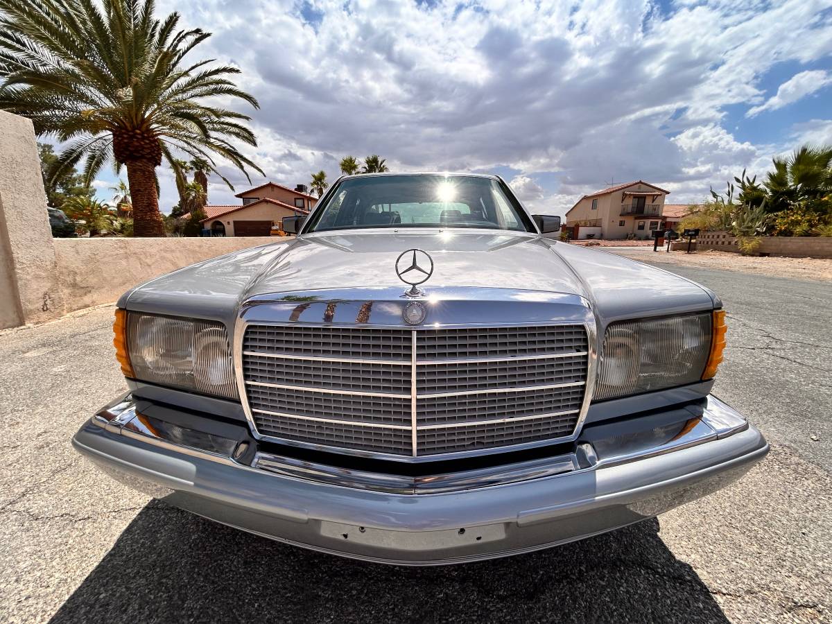 Mercedes-benz-w126-diesel-1983-silver