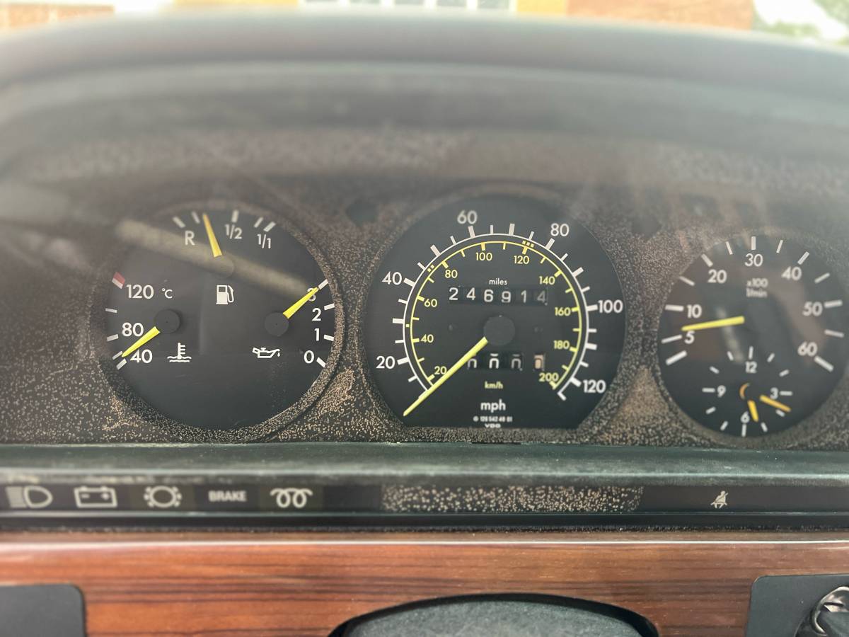 Mercedes-diesel-1983-white-1