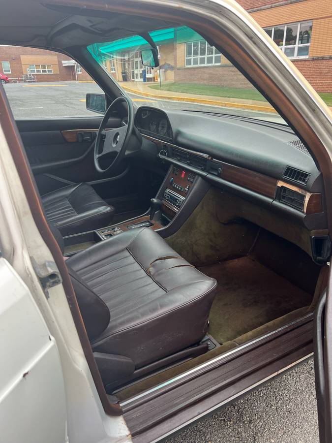 Mercedes-diesel-1983-white-11