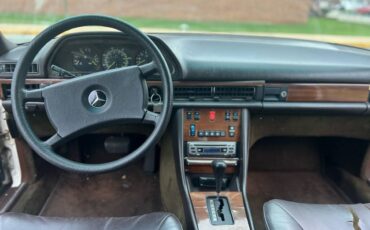 Mercedes-diesel-1983-white-13