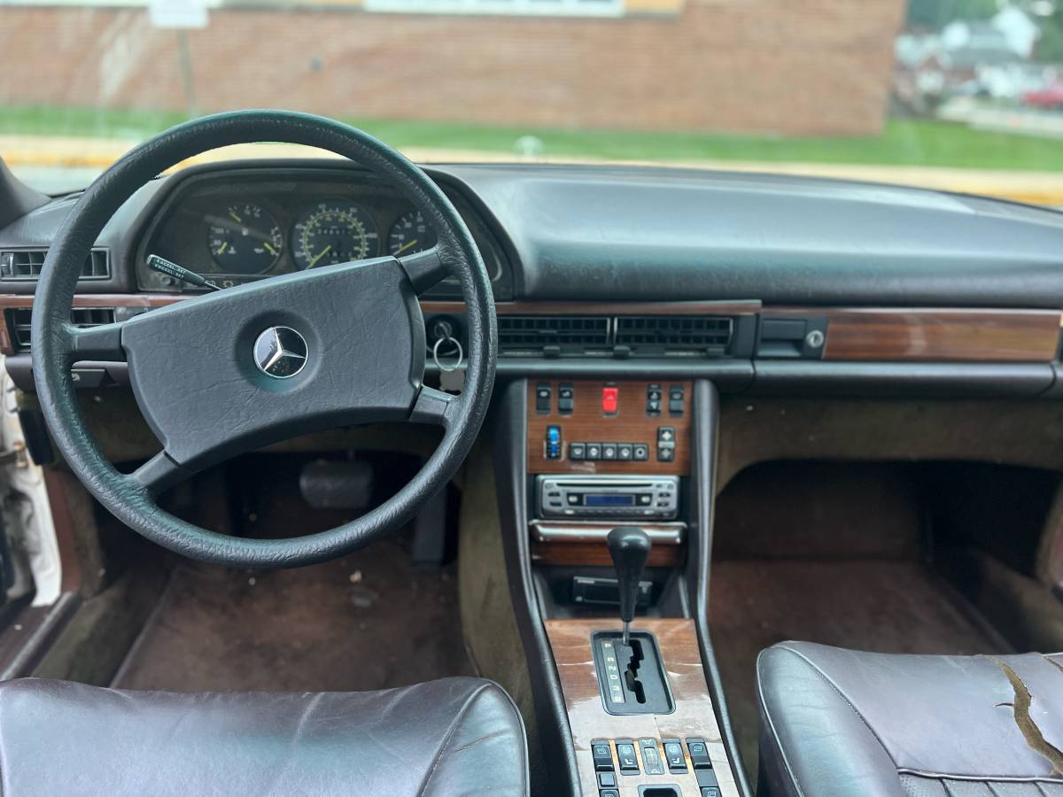 Mercedes-diesel-1983-white-13