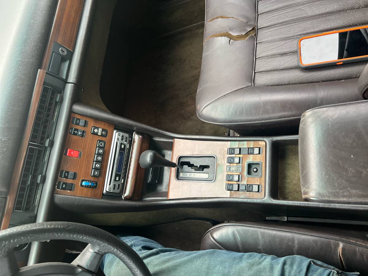 Mercedes-diesel-1983-white-3