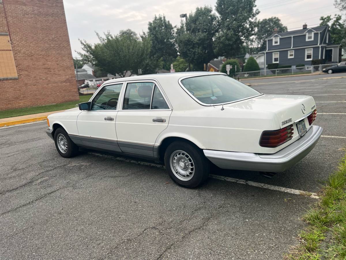 Mercedes-diesel-1983-white-8