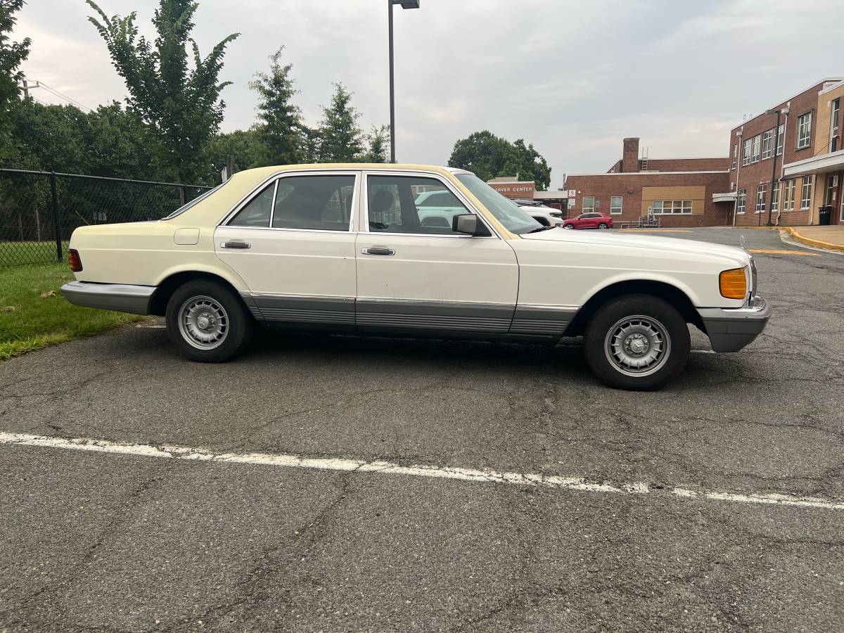 Mercedes-diesel-1983-white