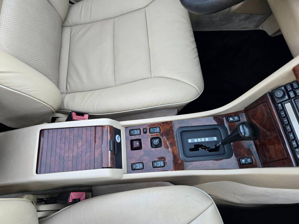 Mercedes-e320-convertible-1994-red-16