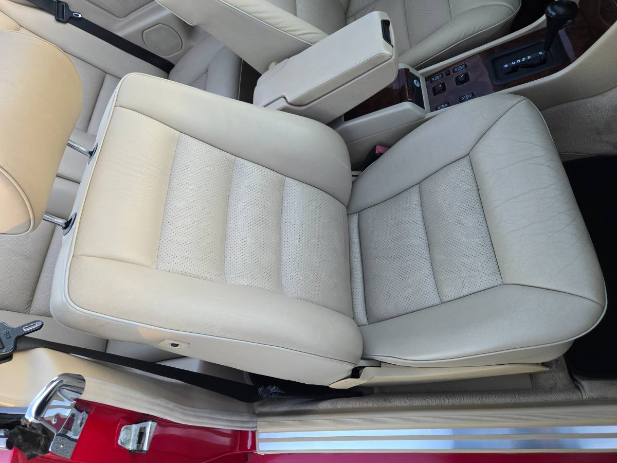 Mercedes-e320-convertible-1994-red-17