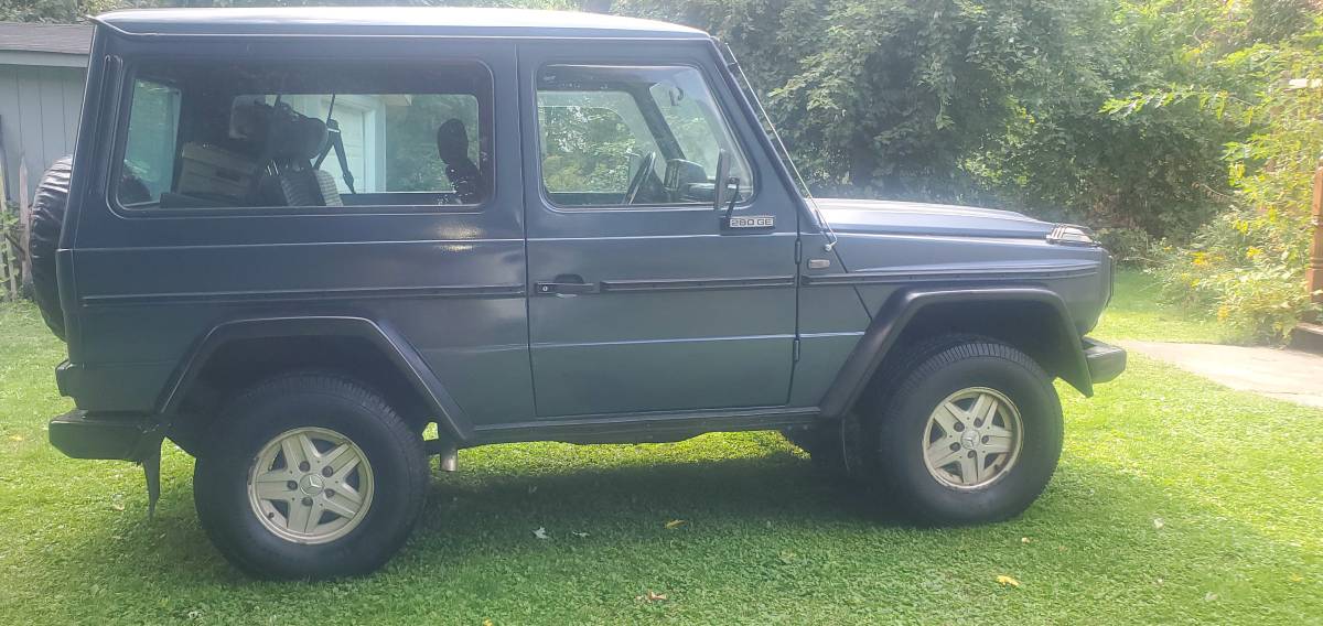 Mercedes-g-wagen-w460-1985-blue-1