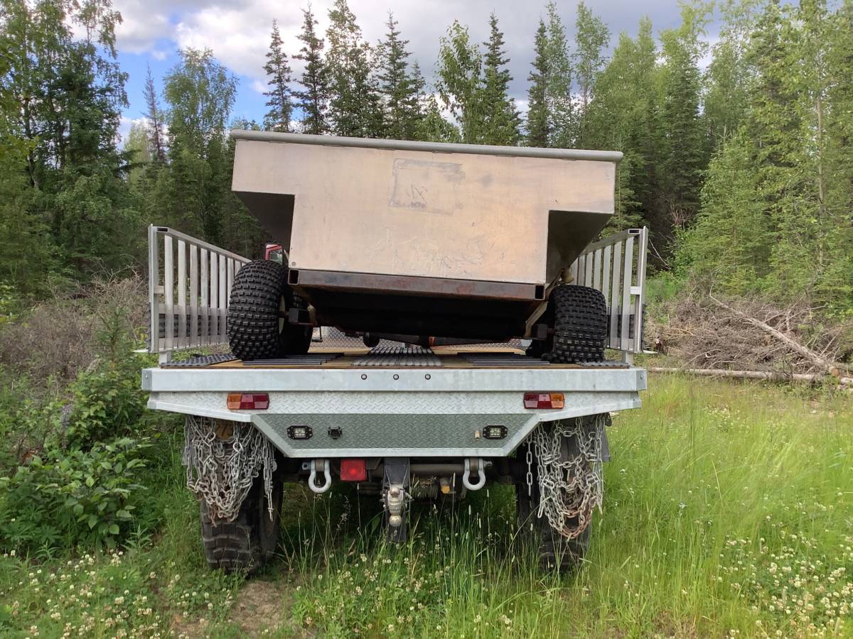 Mercedes-unimog-diesel-1984-red-1
