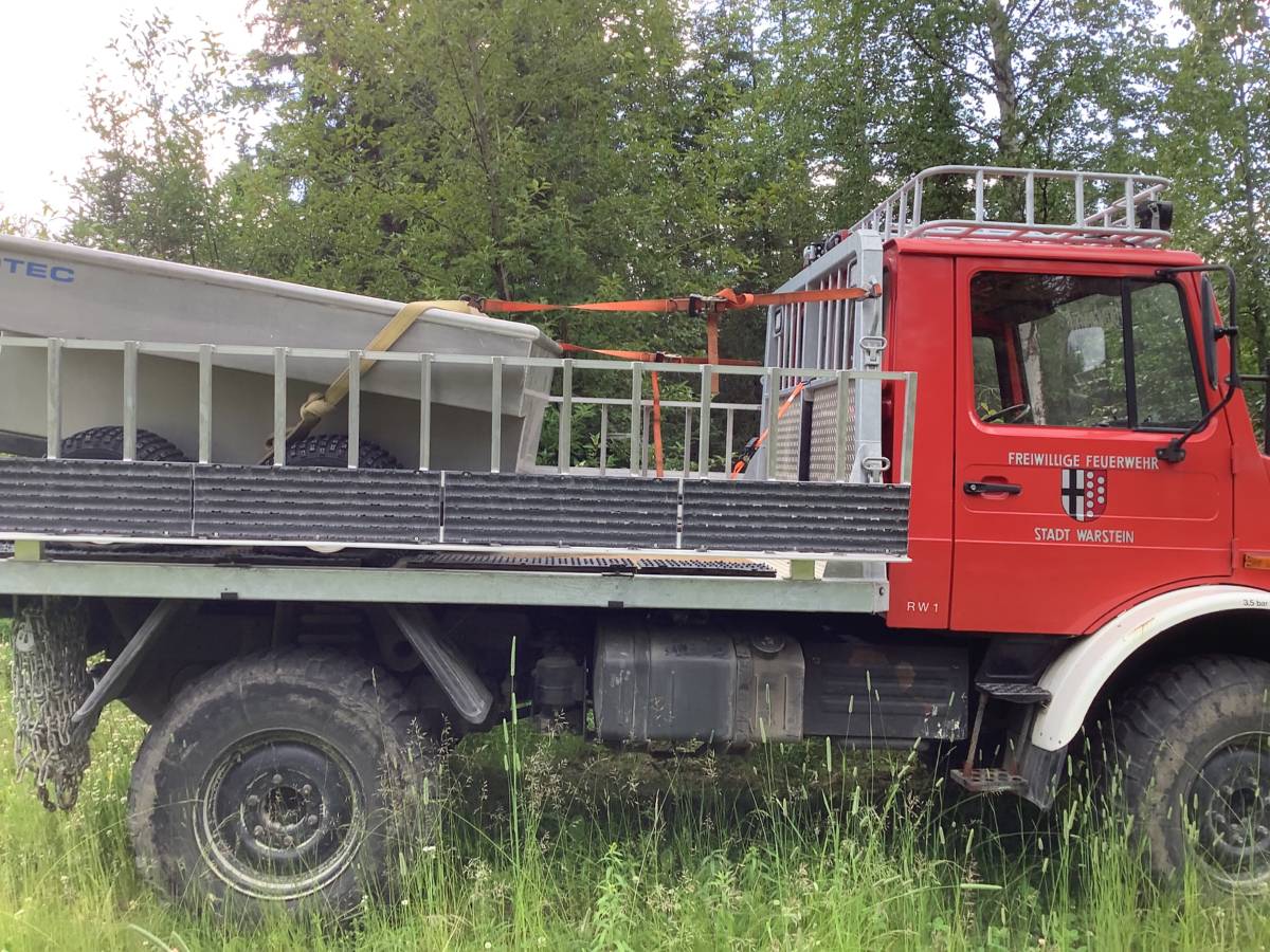 Mercedes-unimog-diesel-1984-red-5