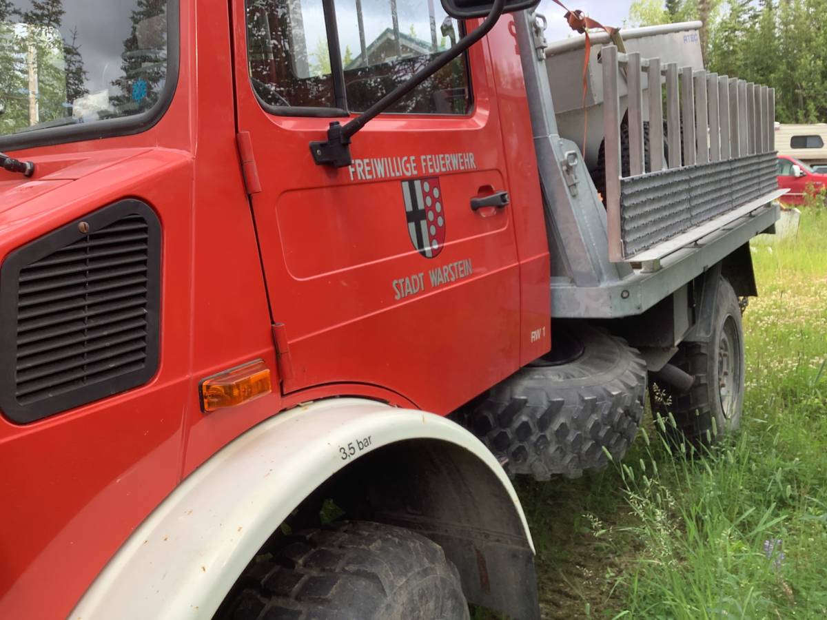 Mercedes-unimog-diesel-1984-red-6