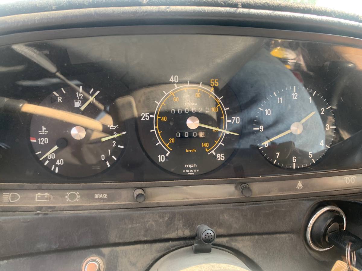 Merceds-benz-240d-diesel-1981-custom-12