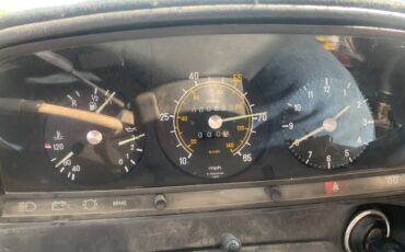 Merceds-benz-240d-diesel-1981-custom-13