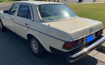 Merceds-benz-240d-diesel-1981-custom-3