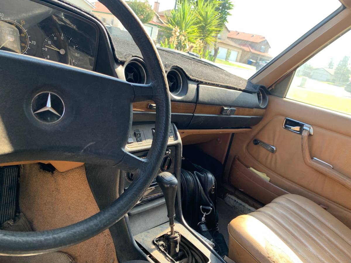 Merceds-benz-240d-diesel-1981-custom-6
