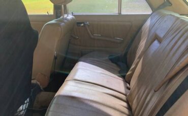 Merceds-benz-240d-diesel-1981-custom-7