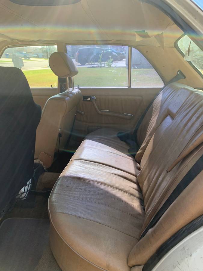Merceds-benz-240d-diesel-1981-custom-7