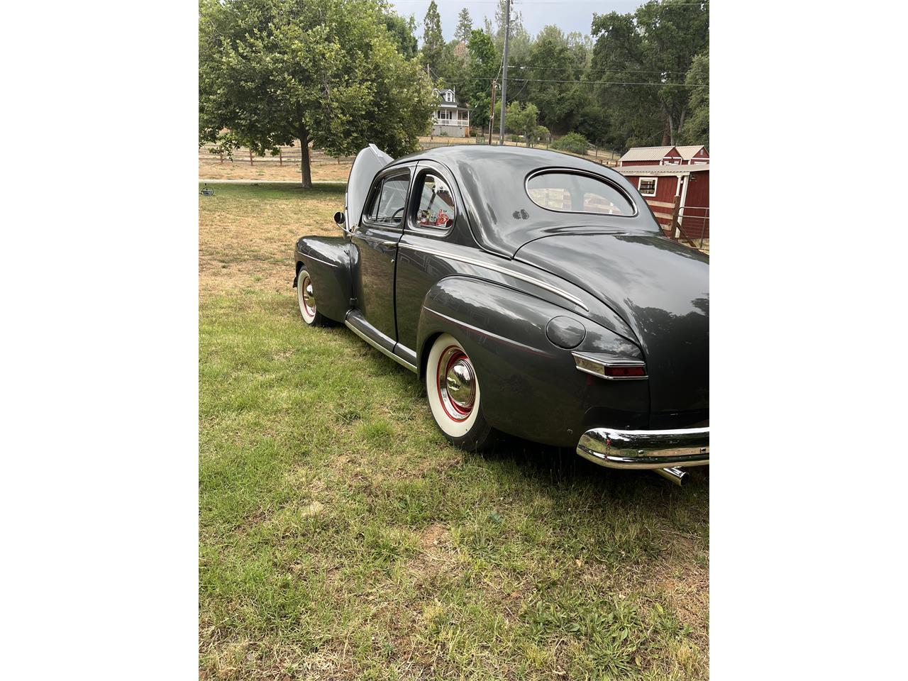 Mercury-2-dr-coupe-1948-Grey-Red-3