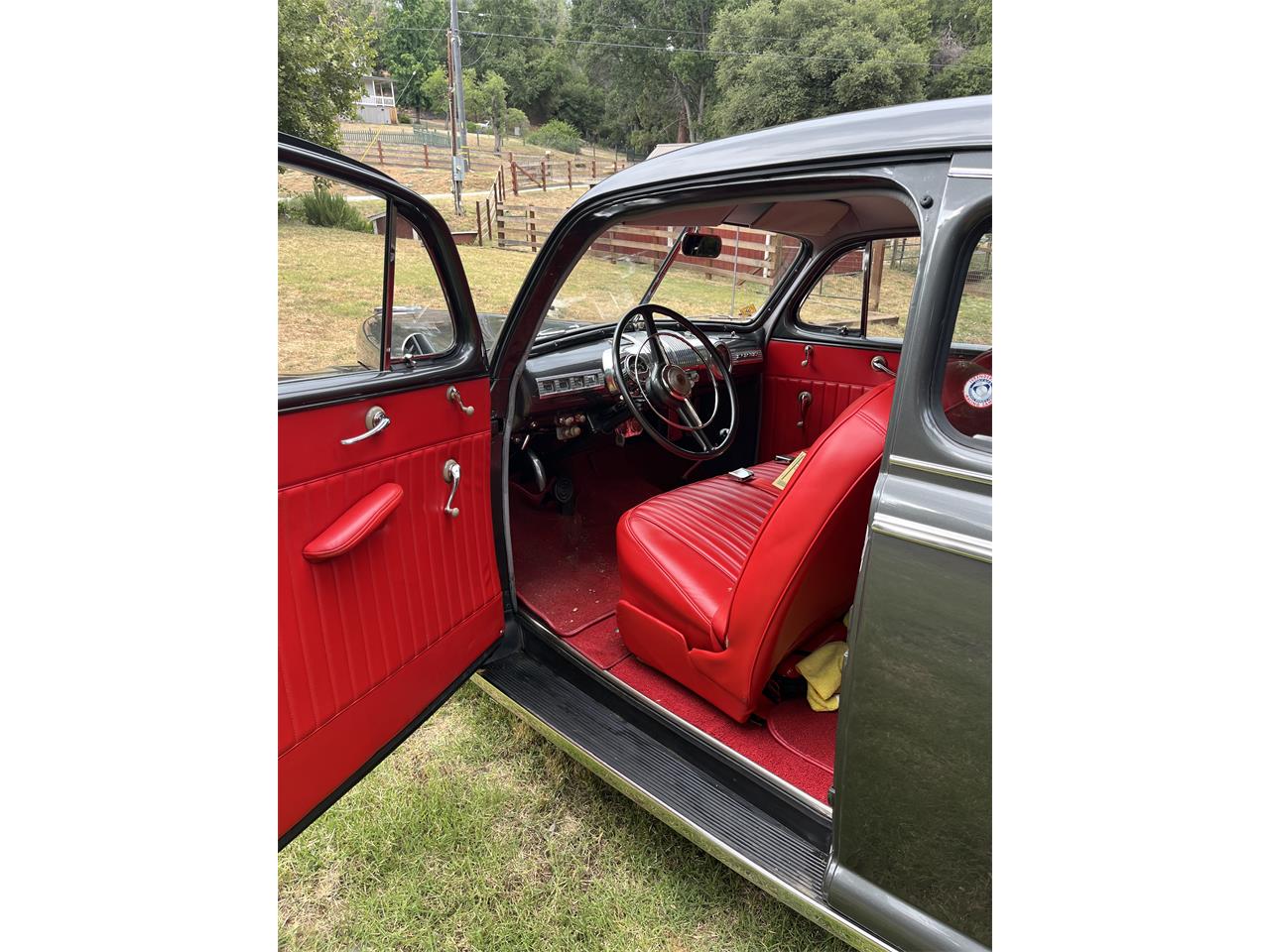 Mercury-2-dr-coupe-1948-Grey-Red-4