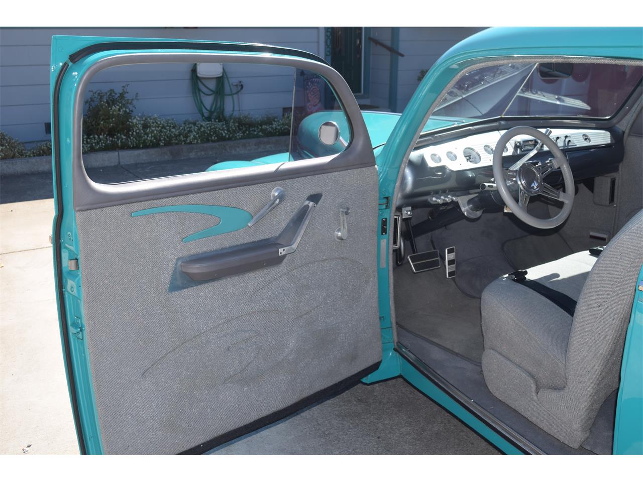 Mercury-2-dr-sedan-1941-Turquoise-Gray-10