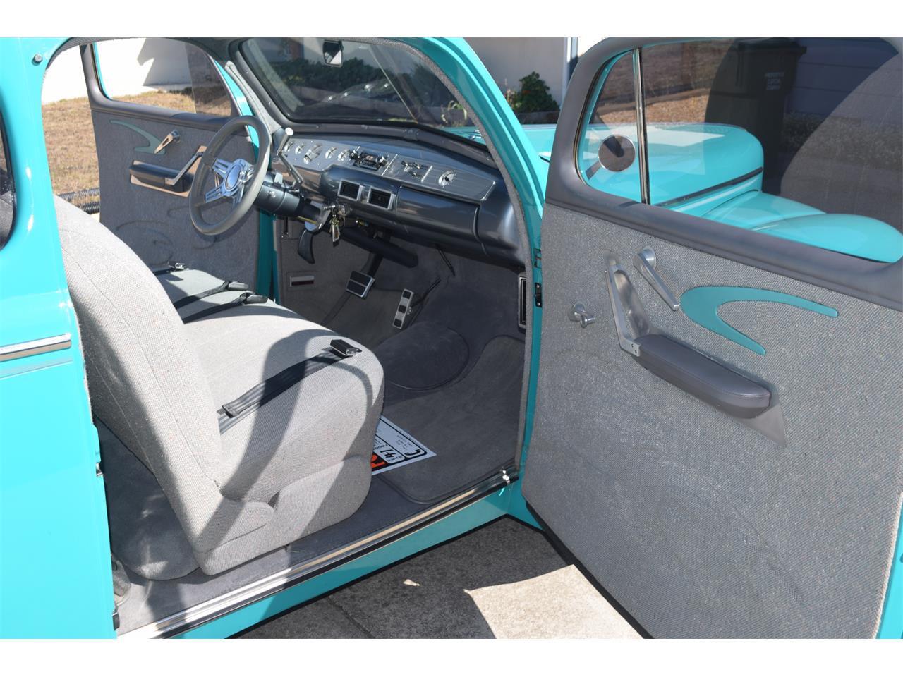 Mercury-2-dr-sedan-1941-Turquoise-Gray-11