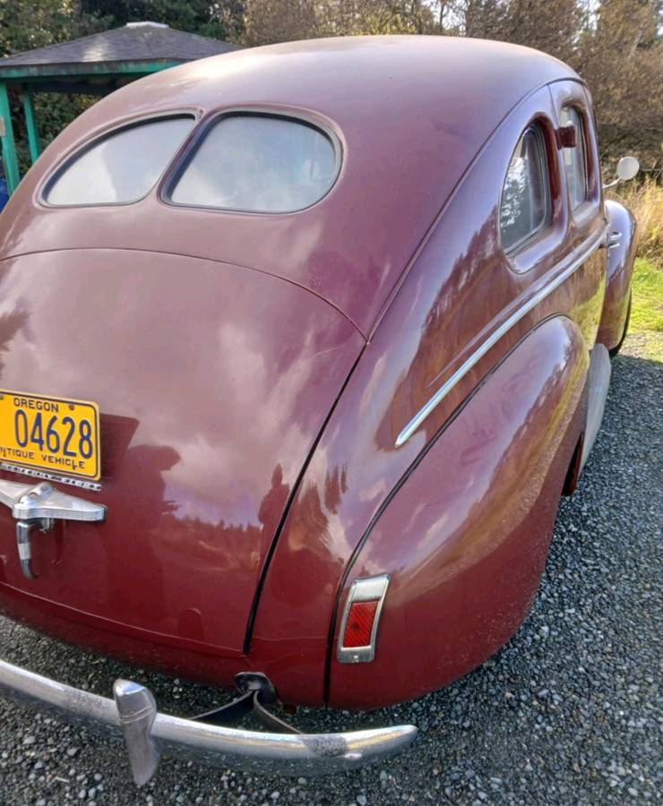Mercury-4-door-sedan-1940-red-2