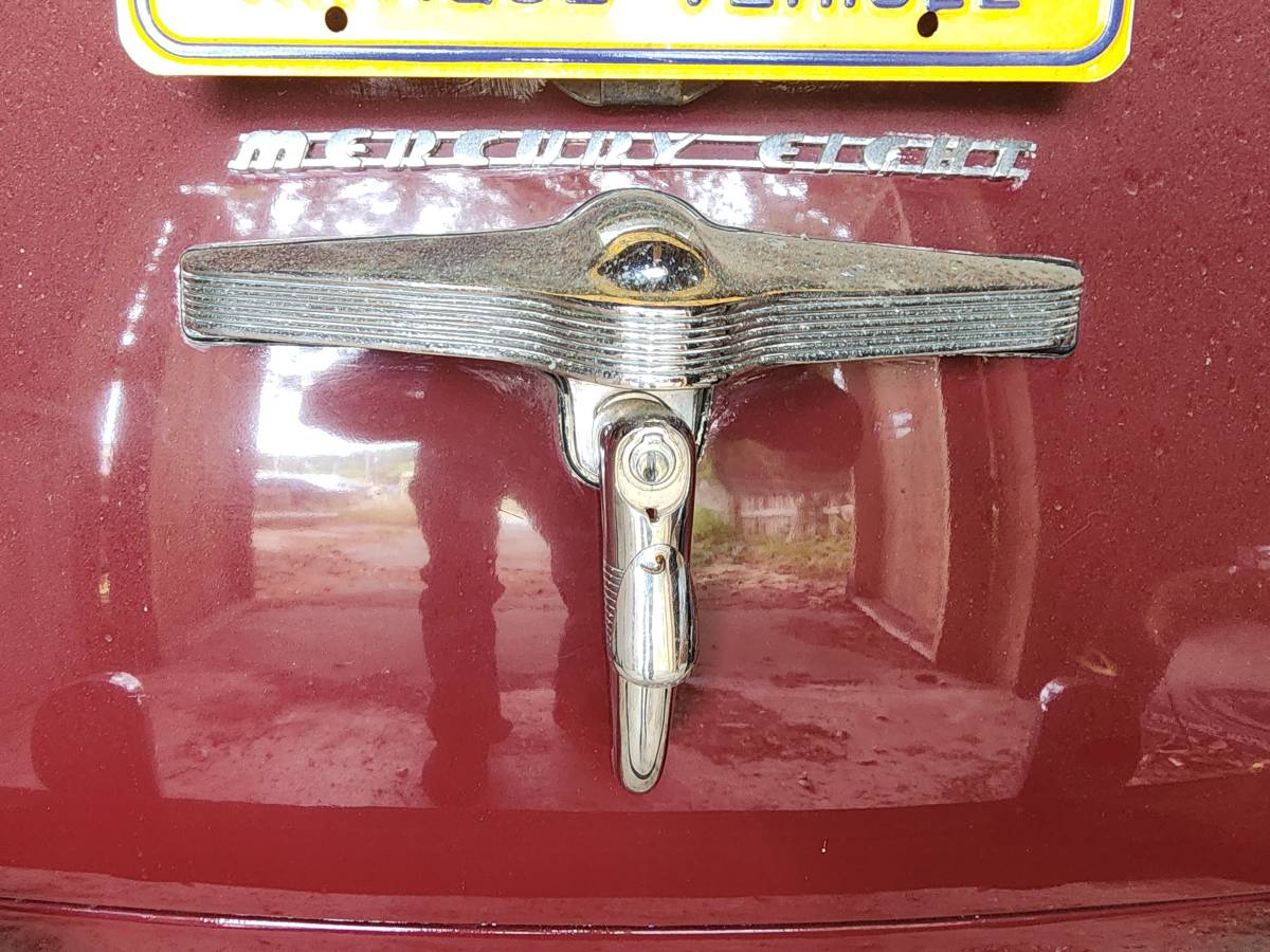 Mercury-4-door-sedan-1940-red-4