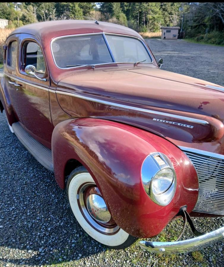 Mercury-4-door-sedan-1940-red-8