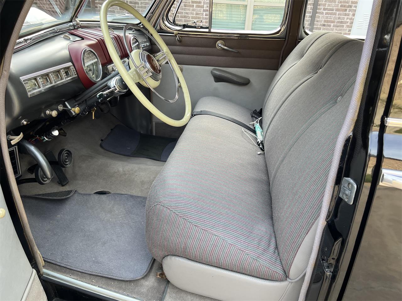 Mercury-4-dr-sedan-1948-Black-Grey-15