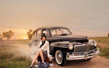 Mercury-4-dr-sedan-1948-Black-Grey-3