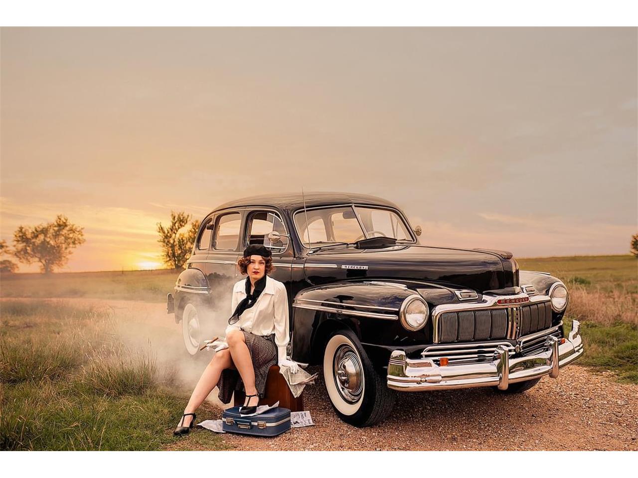 Mercury-4-dr-sedan-1948-Black-Grey-3