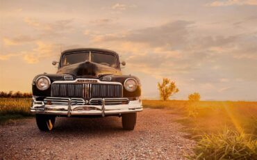 Mercury-4-dr-sedan-1948-Black-Grey-6