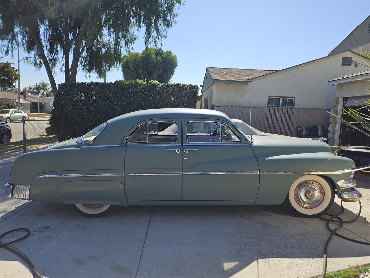 Mercury-4-dr-sedan-1951-Turquois-Blue-Green-3