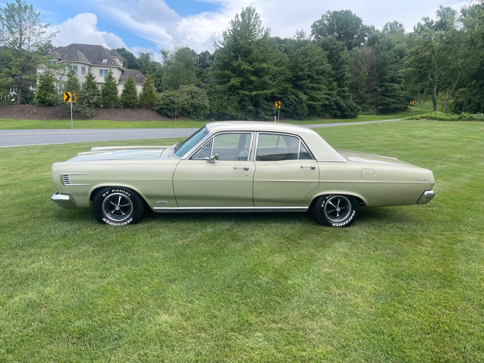 Mercury-Comet-1967-Sedan-3