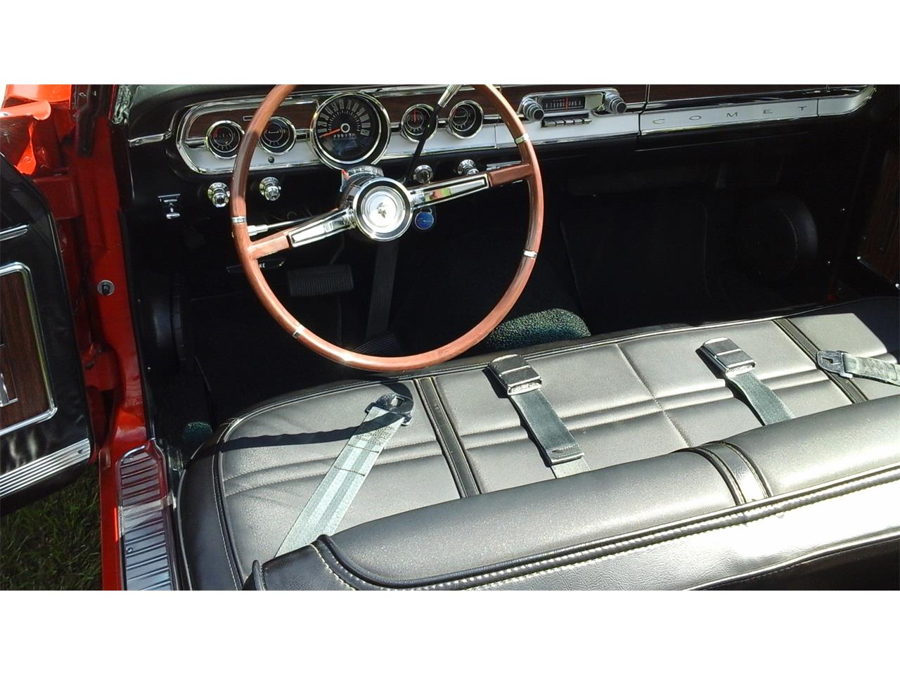 Mercury-Comet-caliente-1965-Carnival-Red-Black-8