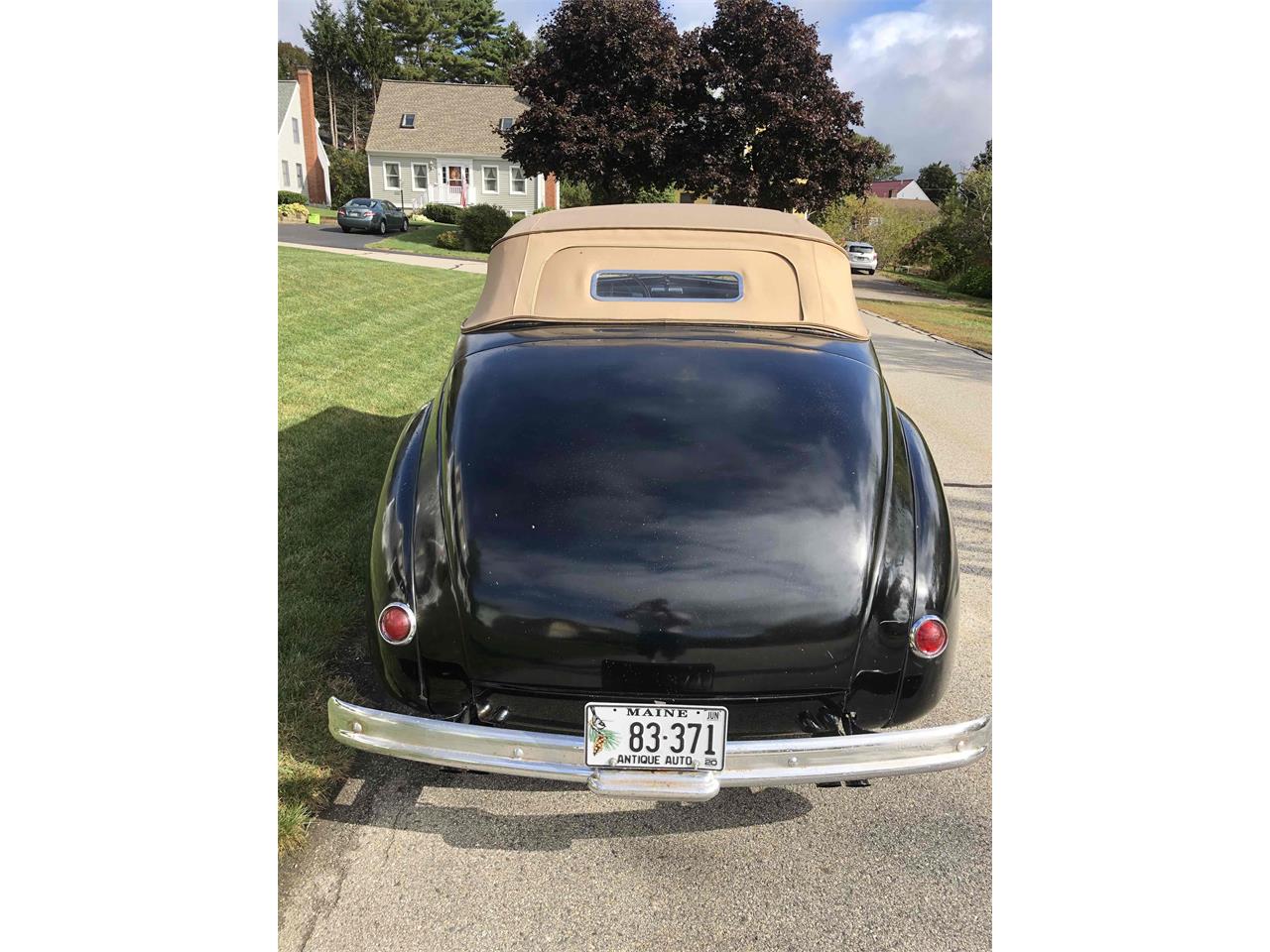 Mercury-Convertible-1940-Black-Red-1