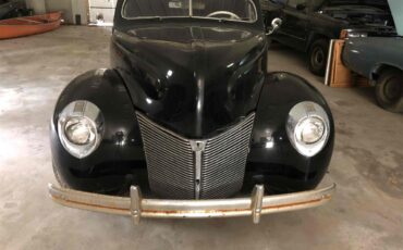 Mercury-Convertible-1940-Black-Red-3